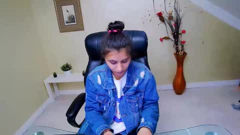 Snapshot of doll_stylish_ chatting on March 12, 1:40 pm dol online show from March 12, 1:40 pm