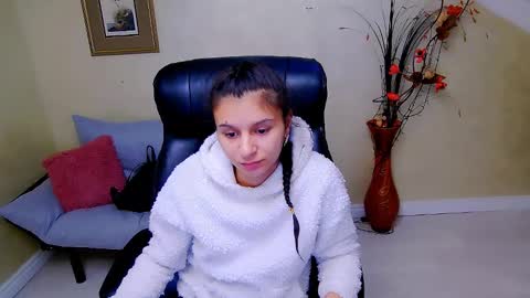 Snapshot of doll_stylish_ chatting on January 11, 8:43 am dol online show from January 11, 8:43 am