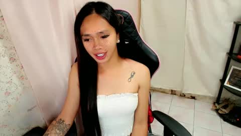 Snapshot of dolljane2001 chatting on October 25, 1:46 am Jane online show from October 25, 1:46 am