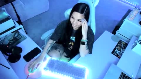 DOLLLFACE online show from February 19, 6:35 am