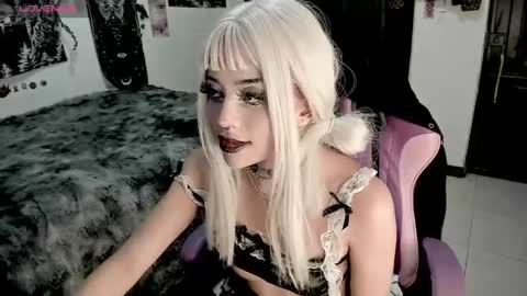 dolly_bones online show from May 10, 7:43 am