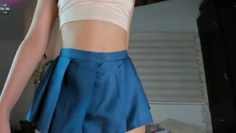 dollydolll_ online show from July 19, 4:37 am