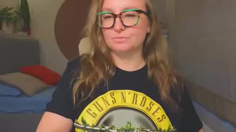 DOM MUMMY online show from May 24, 5:56 pm