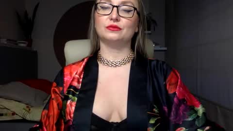 Snapshot of dom_mummy chatting on October 22, 6:07 am DOM MUMMY online show from October 22, 6:07 am