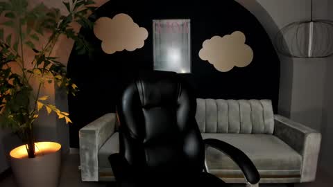 Dominique online show from February 26, 8:35 pm