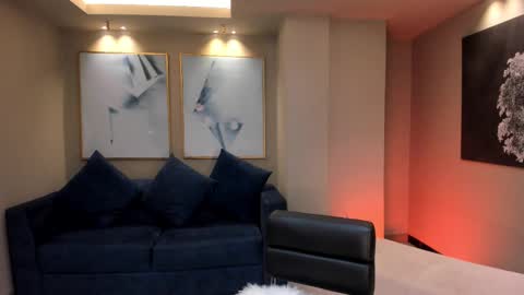 Dominique online show from March 5, 8:12 pm