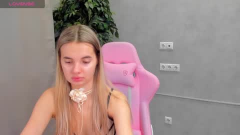 Donna On GMT2 Mon-Fri 3-9 AM online show from January 14, 1:26 am