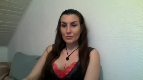 DonnaLive online show from April 6, 8:10 pm