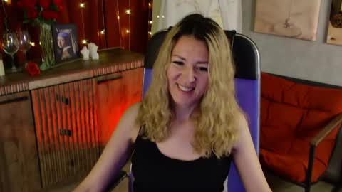 Donna online show from May 13, 7:19 pm