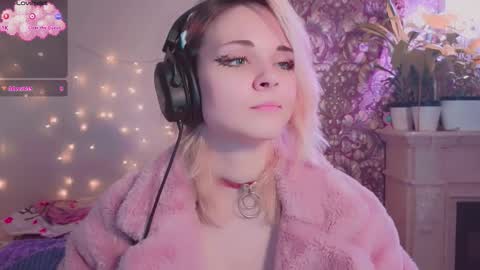 Angie online show from October 22, 8:03 pm