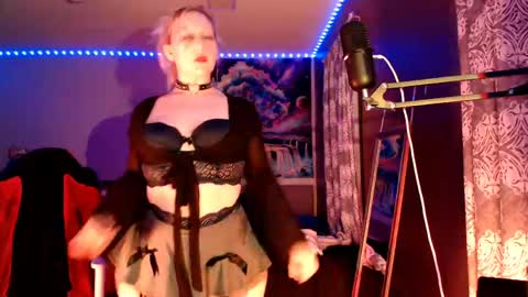 Suki Booty online show from May 14, 5:35 am
