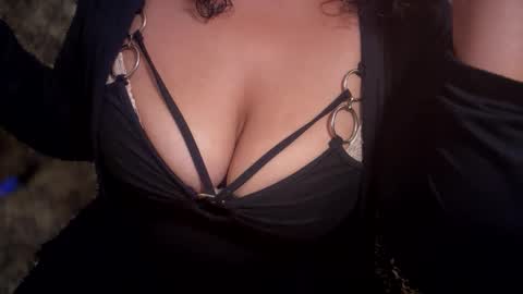 dove_love22 online show from November 18, 4:57 am