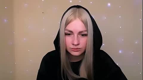 dream_dolly_ online show from September 18, 2:48 pm