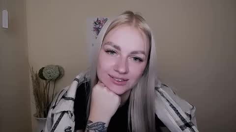 dream_dolly_ online show from September 21, 10:14 am
