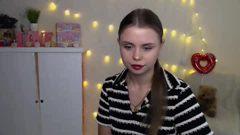 Snapshot of dream_mari chatting on September 11, 7:20 am Mari online show from September 11, 7:20 am