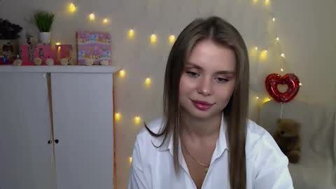 Snapshot of dream_mari chatting on September 12, 7:29 am Mari online show from September 12, 7:29 am