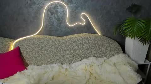 Olivia online show from March 2, 7:15 am