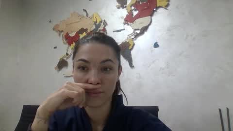 dream_petal_ online show from January 15, 11:38 am