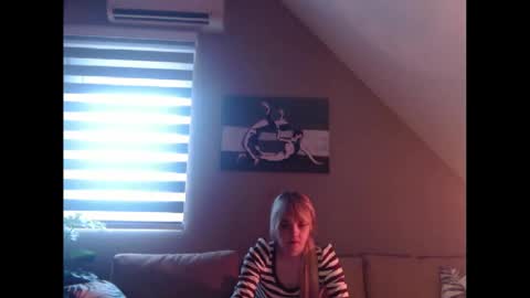 Snapshot of dreamcatcherfantasy chatting on December 11, 7:53 am A girl online show from December 11, 7:53 am