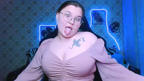 dreamforyoue2 online show from November 4, 8:36 pm