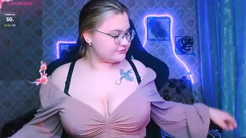 dreamforyoue2 online show from May 23, 7:01 pm