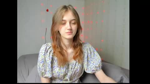 dreamy_pollyyy online show from April 19, 8:11 pm
