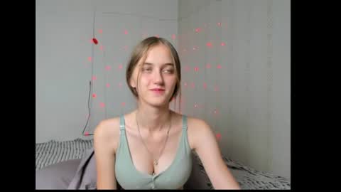 dreamy_pollyyy online show from July 4, 12:28 am