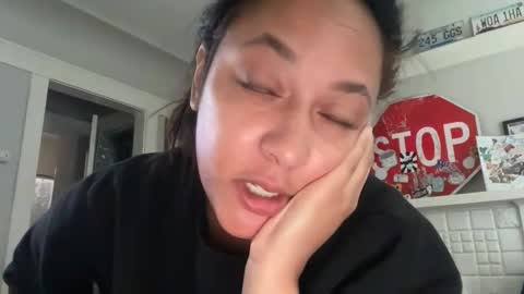 RIRI OR DREAMY online show from May 5, 2:20 pm