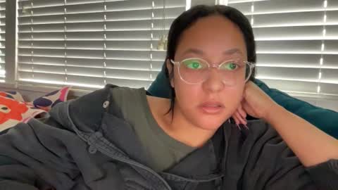 RIRI OR DREAMY online show from December 20, 5:06 pm