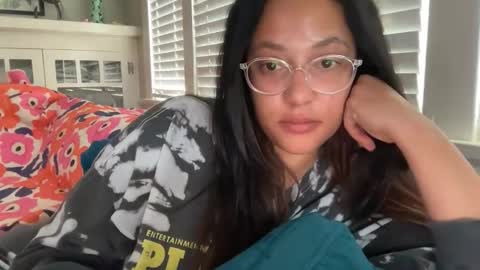 RIRI OR DREAMY online show from May 25, 1:37 am