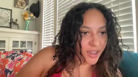 RIRI OR DREAMY online show from May 6, 5:17 pm