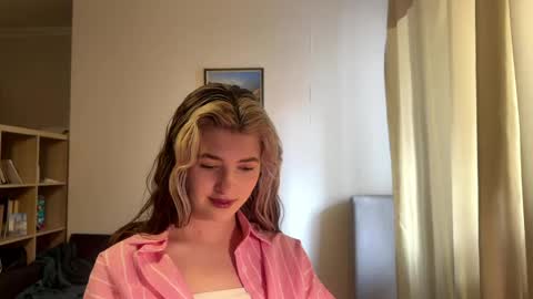 Dia online show from May 20, 1:19 pm