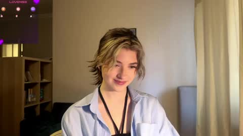 Dia online show from May 14, 4:02 pm