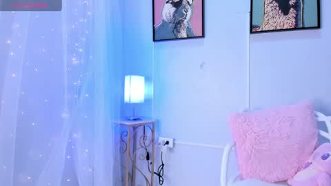 dulce__fiore07 online show from May 15, 5:05 pm