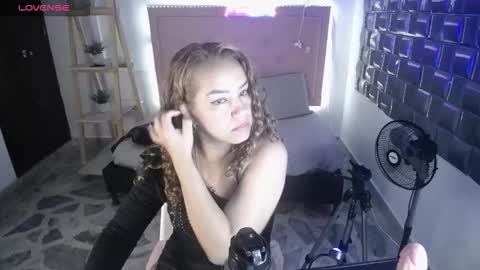 dulce__lovee online show from December 20, 9:41 pm