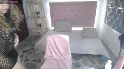 dulce__lovee online show from November 24, 6:43 pm