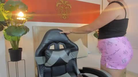 Snapshot of dulce_estrellaa_ chatting on October 16, 4:15 am E S T R E L L A online show from October 16, 4:15 am