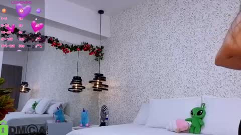 dulce_isabel_ online show from May 6, 3:43 am