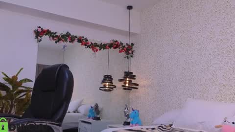 dulce_isabel_ online show from May 16, 4:04 am