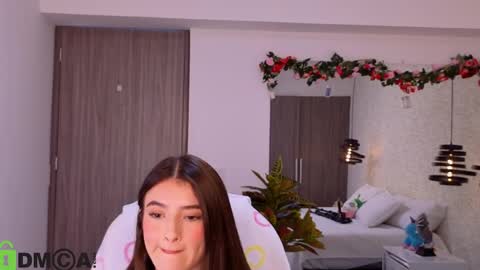 dulce_isabel_ online show from May 19, 3:46 am