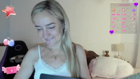 Snapshot of dulcejulia chatting on March 2, 10:56 pm Sweetnina online show from March 2, 10:56 pm