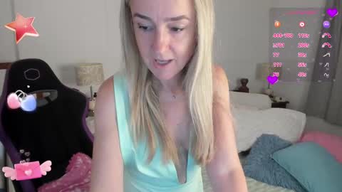 Snapshot of dulcejulia chatting on February 22, 10:37 pm Sweetnina online show from February 22, 10:37 pm