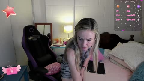 Snapshot of dulcejulia chatting on January 3, 12:22 am Sweetnina online show from January 3, 12:22 am