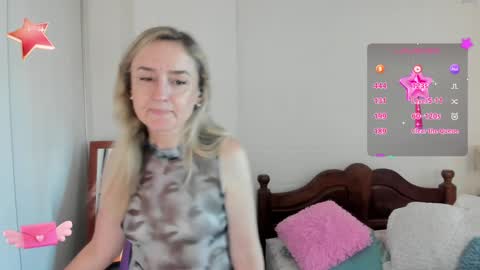 Snapshot of dulcejulia chatting on February 5, 9:50 pm Sweetnina online show from February 5, 9:50 pm