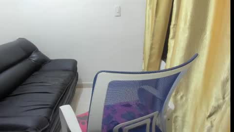 Dulce  online show from January 26, 1:09 am