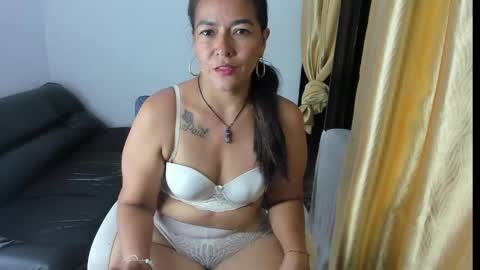 Dulce  online show from October 3, 12:49 am