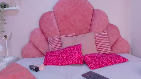 Dulce Sexy  online show from March 5, 8:15 pm