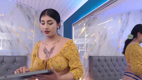 Abril Cruz online show from September 17, 2:20 am