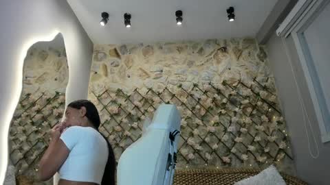 duskybeautyy online show from March 30, 7:24 pm