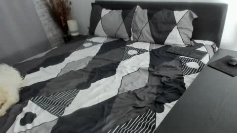 Dyanne online show from February 22, 5:36 pm